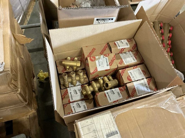 Partij sanitaire toebehoren - afbeelding 3 van  8