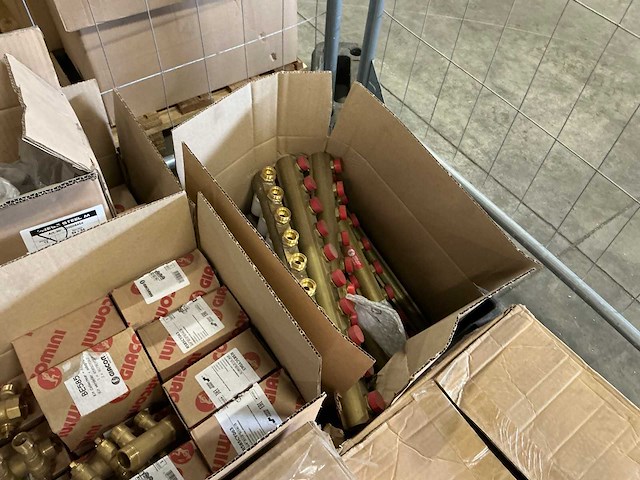 Partij sanitaire toebehoren - afbeelding 4 van  8