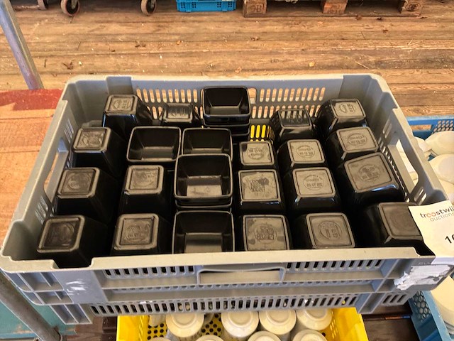 Partij schaaltjes en kannetjes - afbeelding 1 van  2