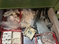 Partij schakelkast- en besturingscomponenten - afbeelding 33 van  52