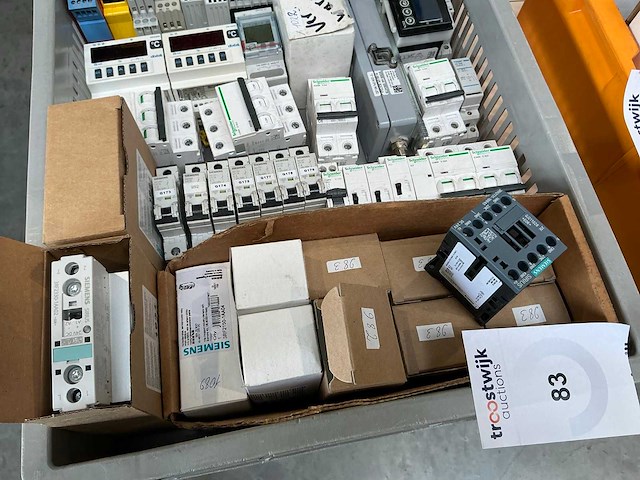 Partij schakelmaterialen - afbeelding 3 van  3