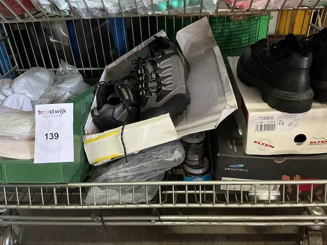Partij schoenen en pantoffels - afbeelding 1 van  3