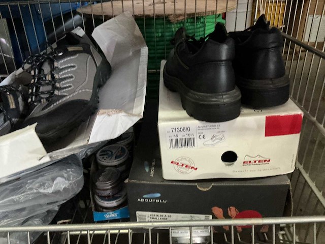 Partij schoenen en pantoffels - afbeelding 2 van  3
