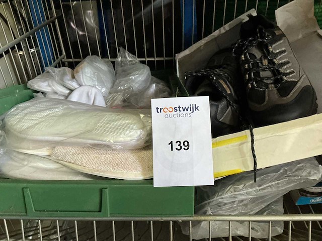 Partij schoenen en pantoffels - afbeelding 3 van  3