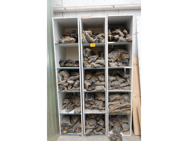 Partij schoenen - afbeelding 1 van  16