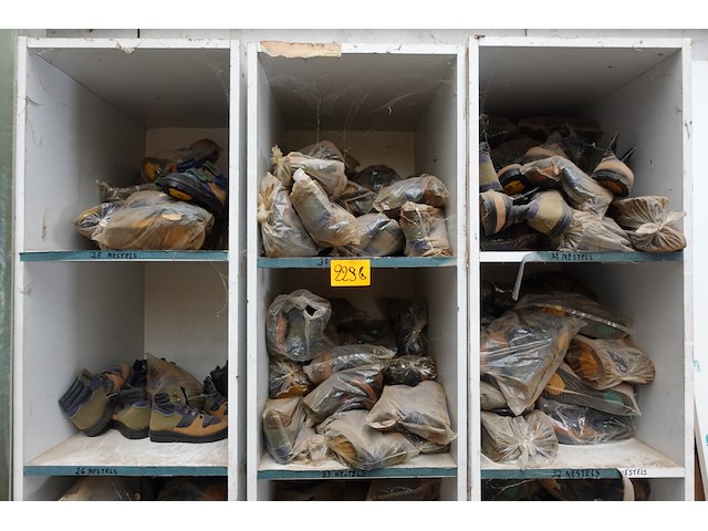 Partij schoenen - afbeelding 9 van  16