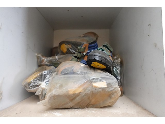 Partij schoenen - afbeelding 11 van  16