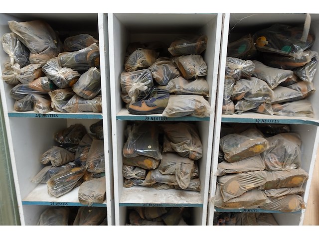 Partij schoenen - afbeelding 13 van  16