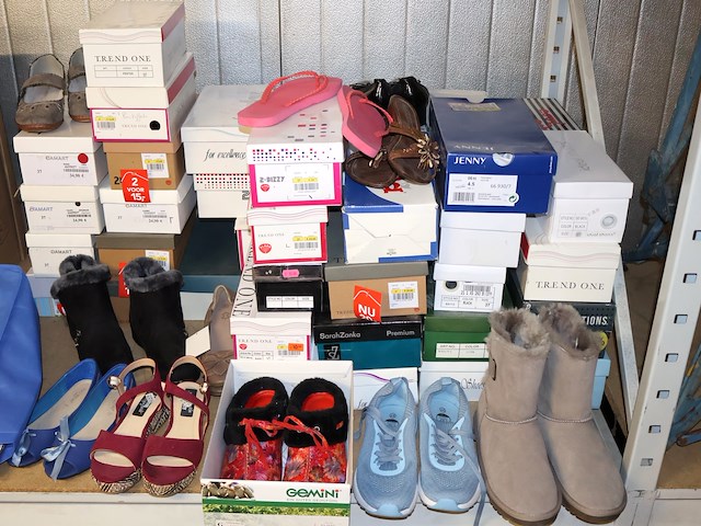 Partij schoenen - afbeelding 8 van  11
