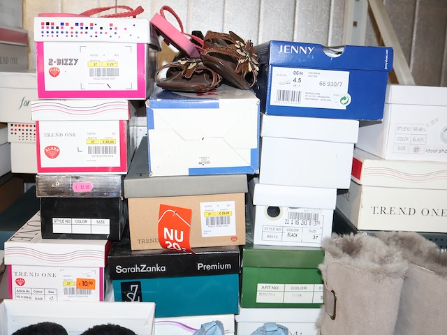 Partij schoenen - afbeelding 9 van  11