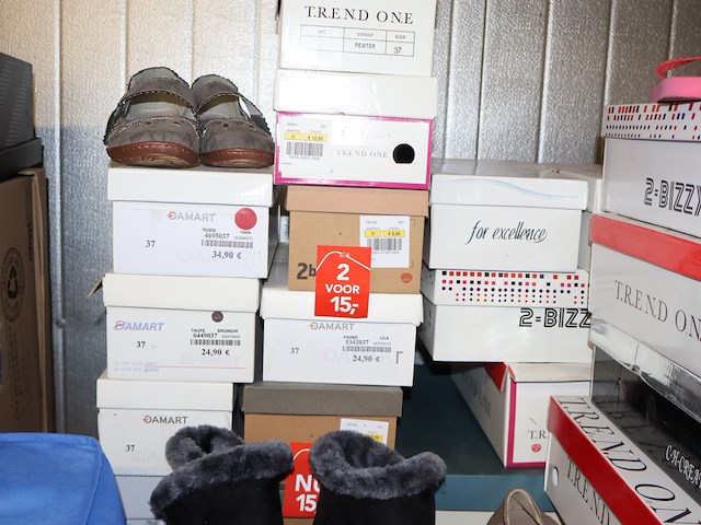Partij schoenen - afbeelding 10 van  11