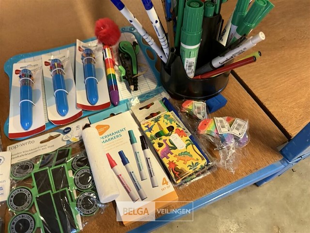 Partij schoolgerief - afbeelding 8 van  9