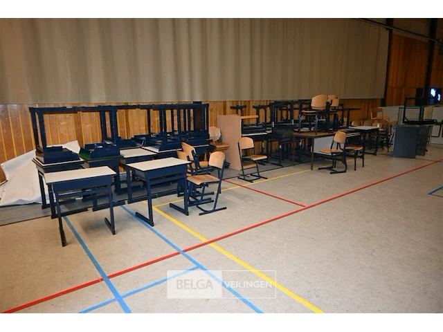 Partij schoolmeubilair - afbeelding 1 van  10