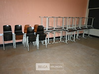 Partij schooltafeltjes + stapelstoelen