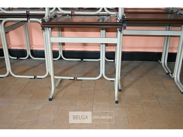 Partij schooltafeltjes + stapelstoelen - afbeelding 2 van  5