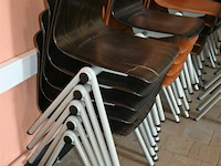 Partij schooltafeltjes + stapelstoelen - afbeelding 5 van  5