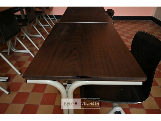Partij schooltafeltjes + stapelstoelen - afbeelding 3 van  6