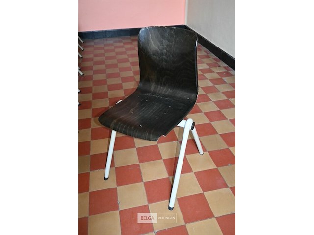 Partij schooltafeltjes + stapelstoelen - afbeelding 4 van  6