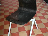 Partij schooltafeltjes + stapelstoelen - afbeelding 4 van  6
