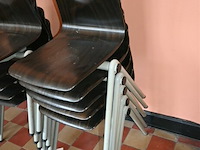 Partij schooltafeltjes + stapelstoelen - afbeelding 6 van  6