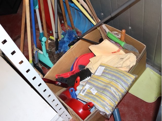 Partij schoonmaak - afbeelding 1 van  5