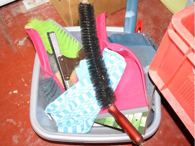 Partij schoonmaak - afbeelding 5 van  5