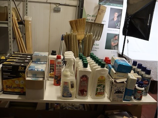 Partij schoonmaak - afbeelding 1 van  7