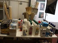 Partij schoonmaak - afbeelding 1 van  7