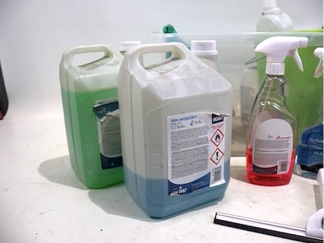 Partij schoonmaak - afbeelding 2 van  5