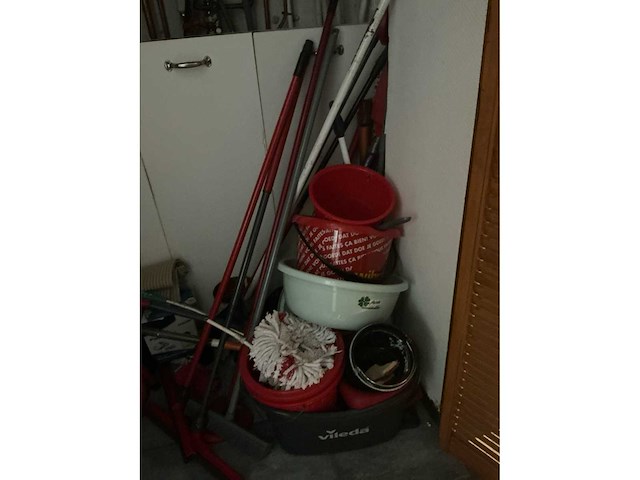 Partij schoonmaakmaterialen/poetsgerief - afbeelding 3 van  5