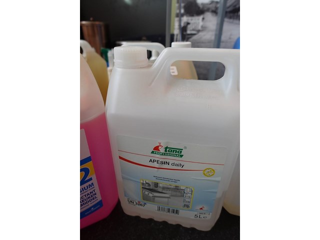 Partij schoonmaak/onderhoudsproducten - afbeelding 6 van  7