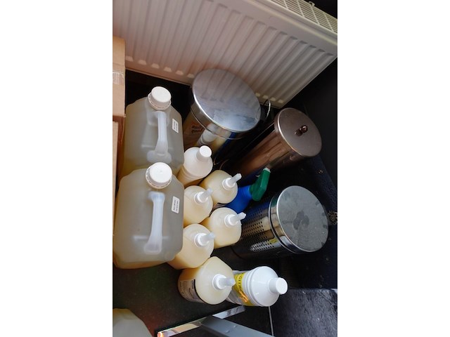 Partij schoonmaak/onderhoudsproducten - afbeelding 7 van  7