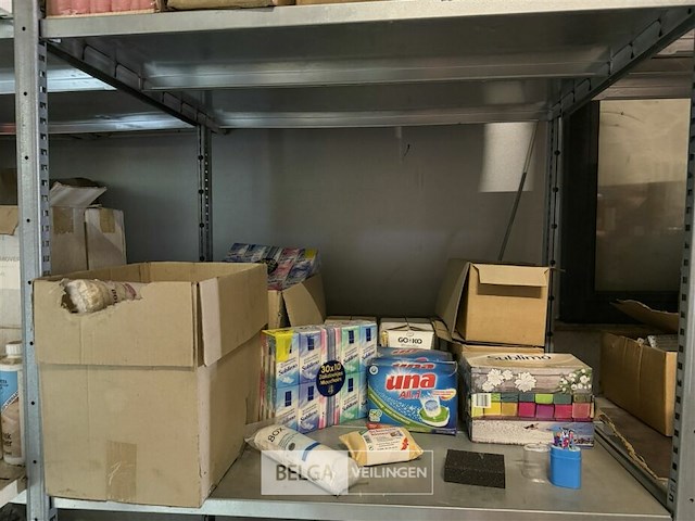 Partij schoonmaakproducten - afbeelding 1 van  5