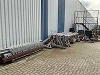 Partij schragen en oude metalen - afbeelding 1 van  11