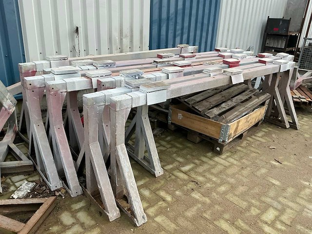 Partij schragen en oude metalen - afbeelding 6 van  11