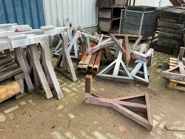 Partij schragen en oude metalen - afbeelding 7 van  11