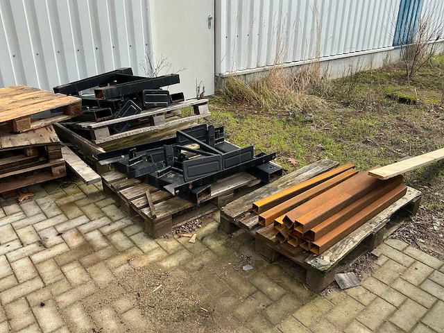 Partij schragen en oude metalen - afbeelding 9 van  11