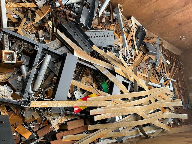 Partij schragen en oude metalen - afbeelding 10 van  11