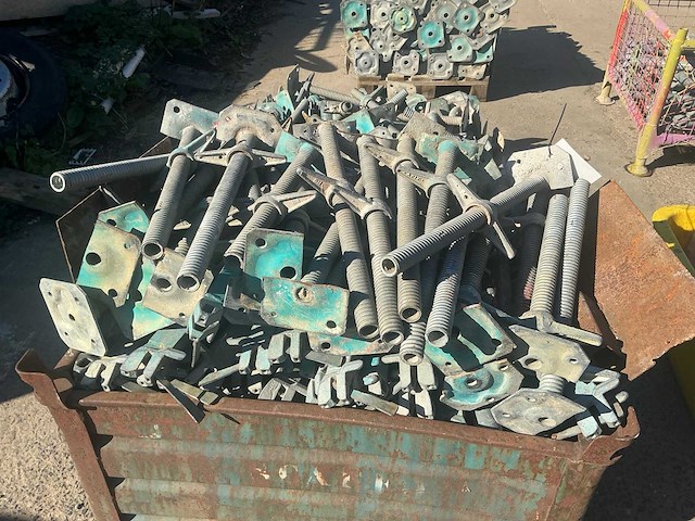 Partij schroefspindels en liggers - afbeelding 1 van  3