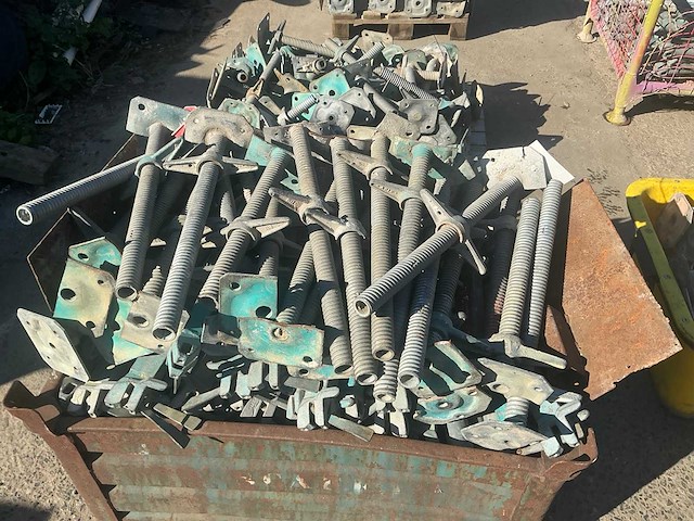 Partij schroefspindels en liggers - afbeelding 2 van  3