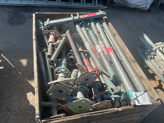 Partij schroefspindels en liggers - afbeelding 1 van  3