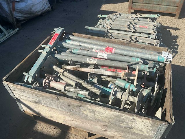 Partij schroefspindels en liggers - afbeelding 2 van  3