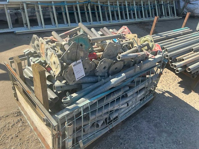 Partij schroefspindels en liggers - afbeelding 1 van  3