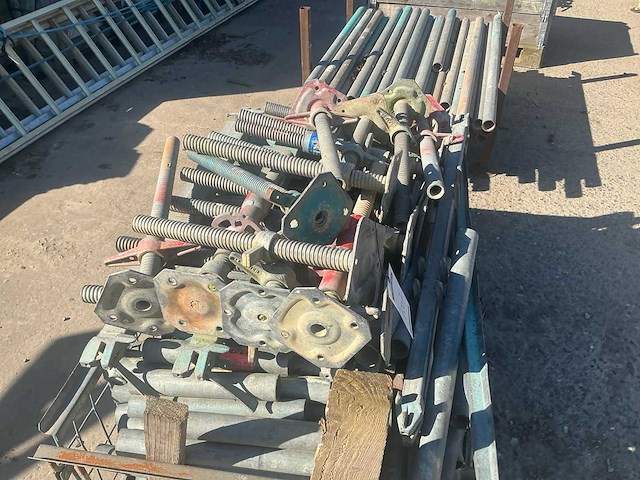 Partij schroefspindels en liggers - afbeelding 2 van  3