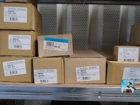 Partij schroeven en verbruiksartikelen - afbeelding 15 van  61