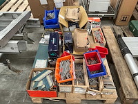 Partij schroeven, pluggen, nagels - afbeelding 1 van  15
