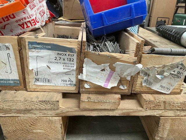 Partij schroeven, pluggen, nagels - afbeelding 11 van  15