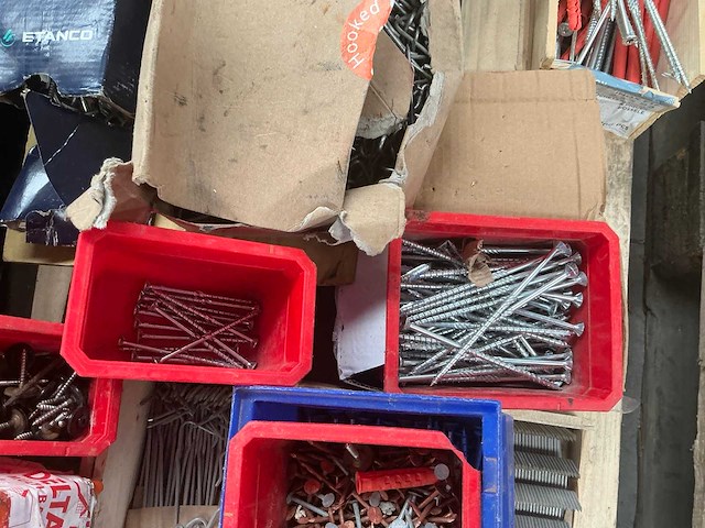 Partij schroeven, pluggen, nagels - afbeelding 12 van  15