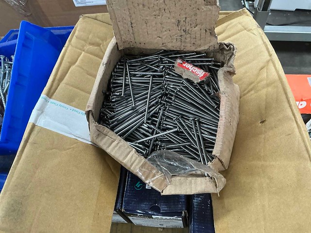 Partij schroeven, pluggen, nagels - afbeelding 14 van  15