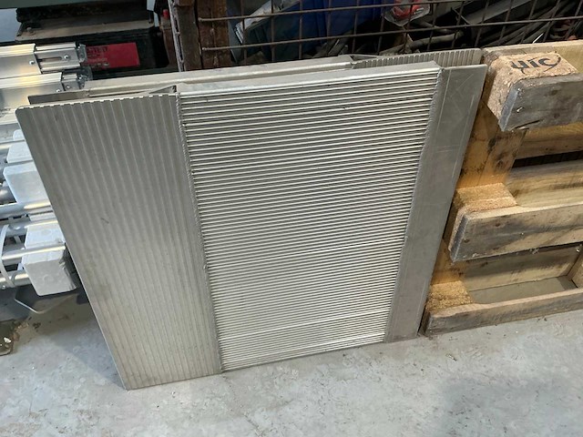 Partij schroot in gittermand - afbeelding 5 van  8